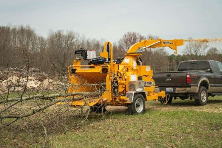 INTIMIDATOR 15XP - TOWABLE DRUM STYLE HAND-FED CHIPPER - Coleman